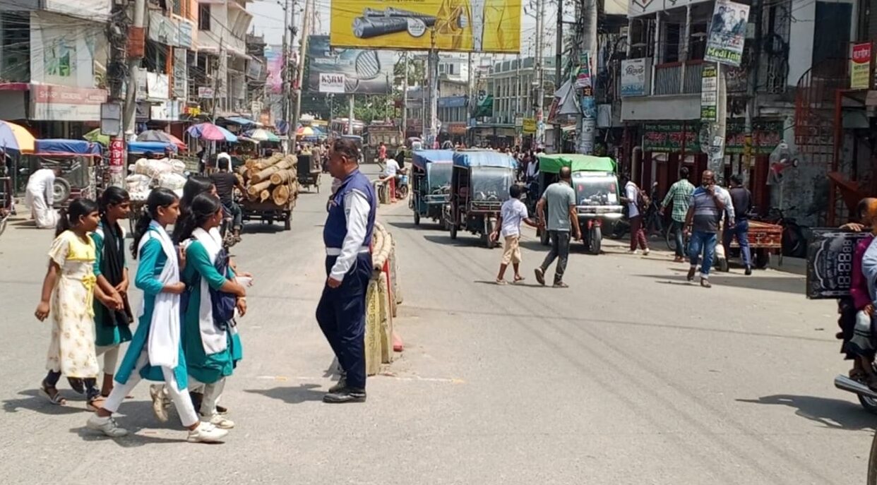 চুয়াডাঙ্গায় তাপমাত্রা ৪০ ডিগ্রি ছুঁই ছুঁই, গরমে অতিষ্ঠ জনজীবন
