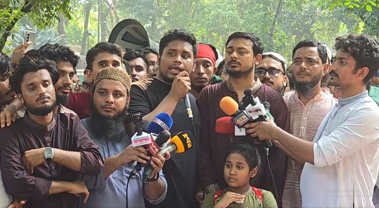 আওয়ামী লীগ নিষিদ্ধের দাবিতে বাদ জুমা বড় জমায়েতের ডাক হাসনাতের