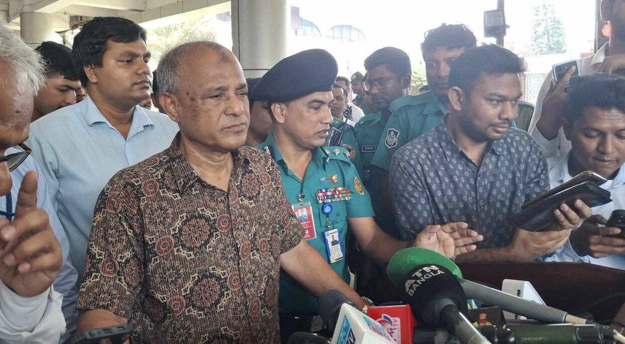 শেখ হাসিনাকে ফেরাতে ইন্টারপোলের মাধ্যমে চেষ্টা করা হচ্ছে