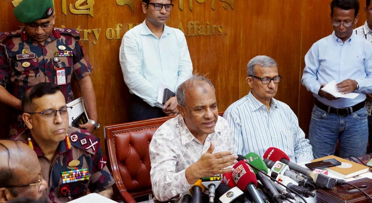 আওয়ামী লীগ সংগঠিত হওয়ার চেষ্টা করলেই ব্যবস্থা নেওয়া হবে