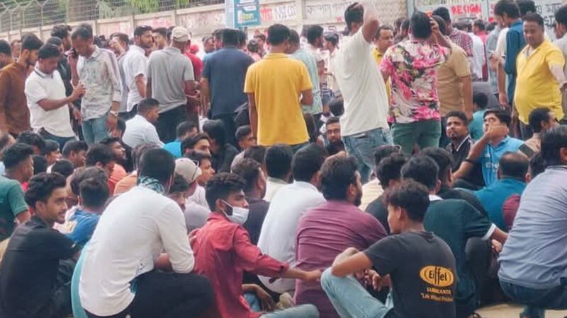 আজও বিক্ষোভ ছাত্রদলের, বহিরাগতদের নিয়ে ক্ষোভ শিক্ষার্থীদের
