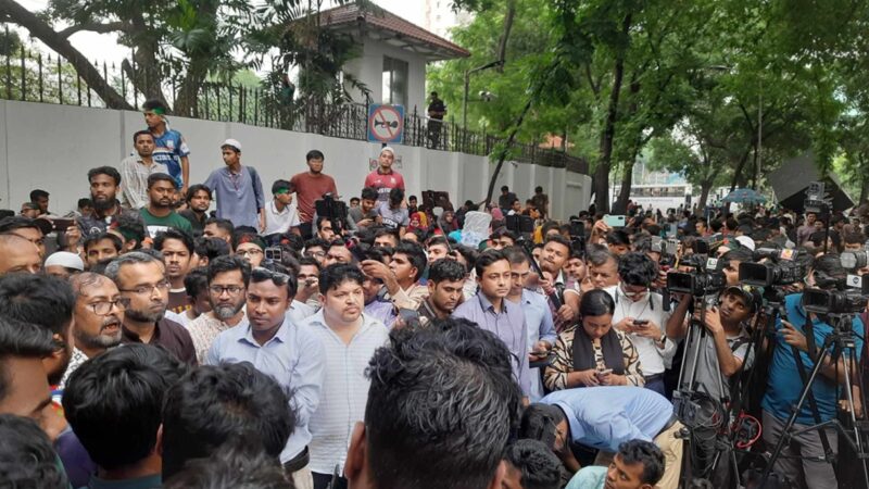 জবি ‘শাটডাউন’ ঘোষণা, দাবি মেনে নিলে ২ মিনিটে ক্যাম্পাসে ফিরব