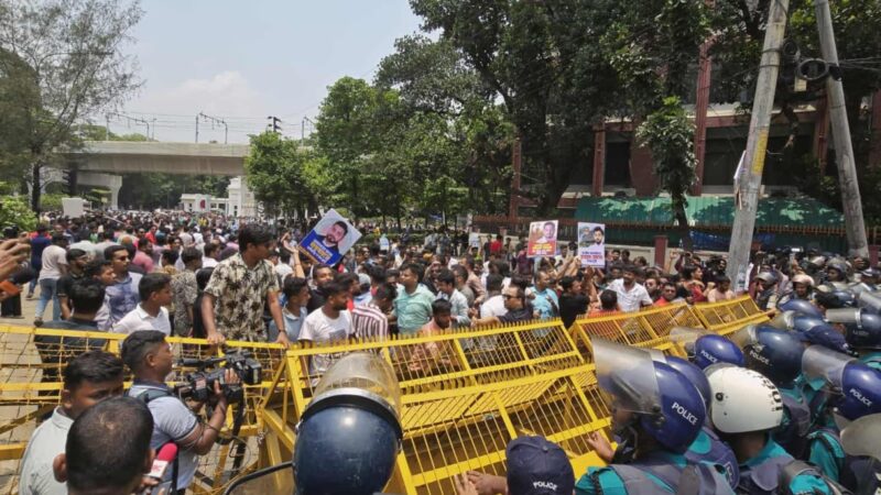 সচিবালয় অভিমুখে ইশরাক সমর্থকদের লংমার্চ কর্মসূচিতে পুলিশের বাধা