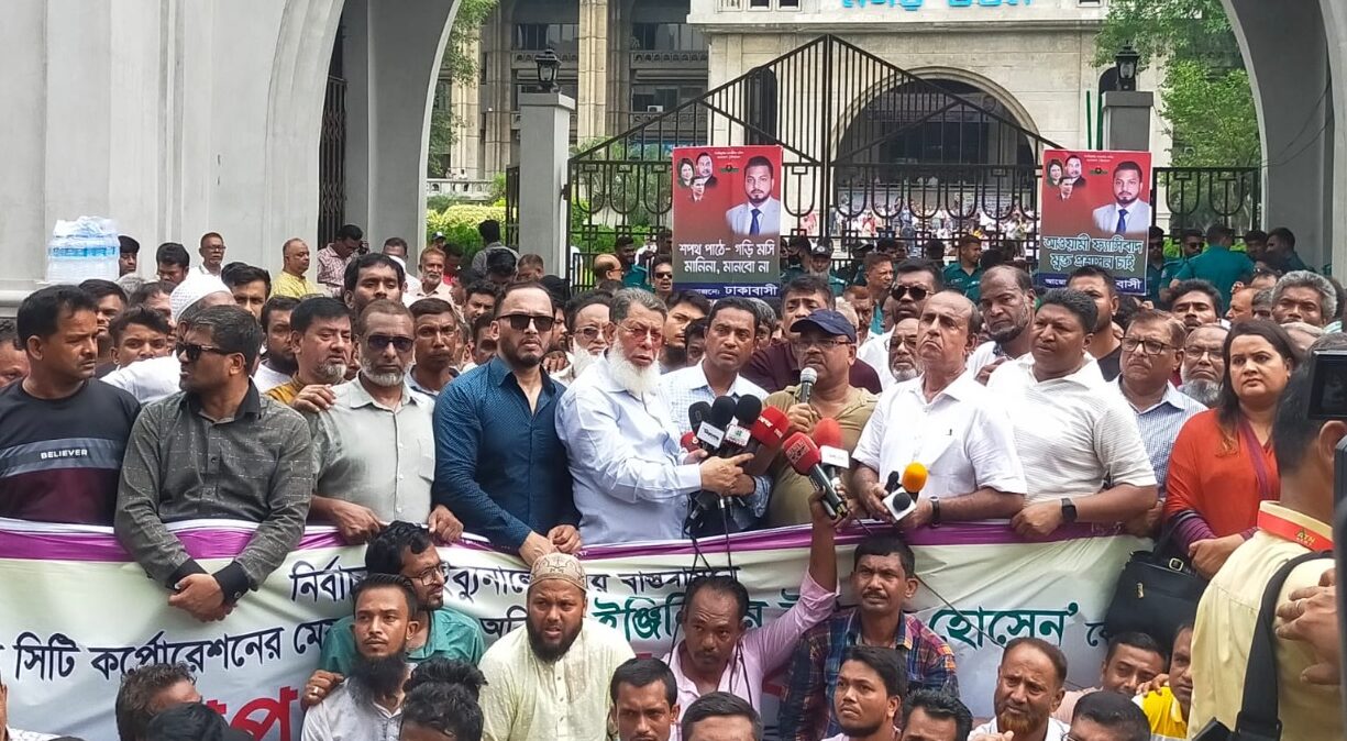 ইশরাককে মেয়রের দায়িত্ব বুঝিয়ে দেওয়ার দাবিতে সোমবার ব্লকেড কর্মসূচি