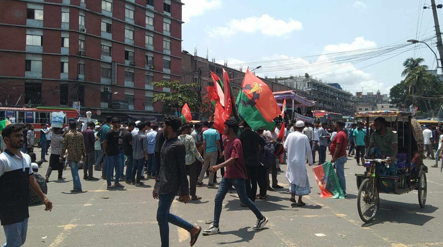 গুলিস্তান ব্লকেড যান চলাচল বন্ধ