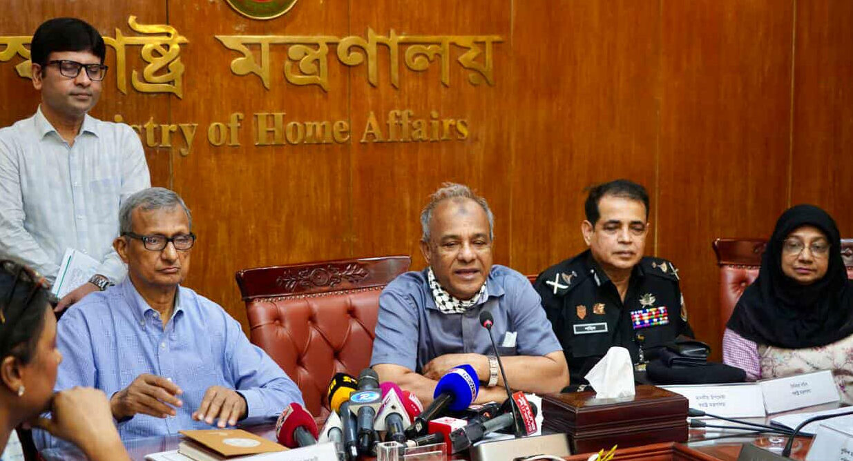 মে মাসে দিতে হবে গার্মেন্টস কর্মীদের বোনাস জুনে বেতন