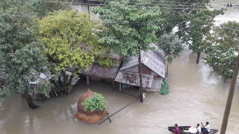 ধেয়ে আসছে বন্যা, তলিয়ে যেতে পারে ৪ জেলা