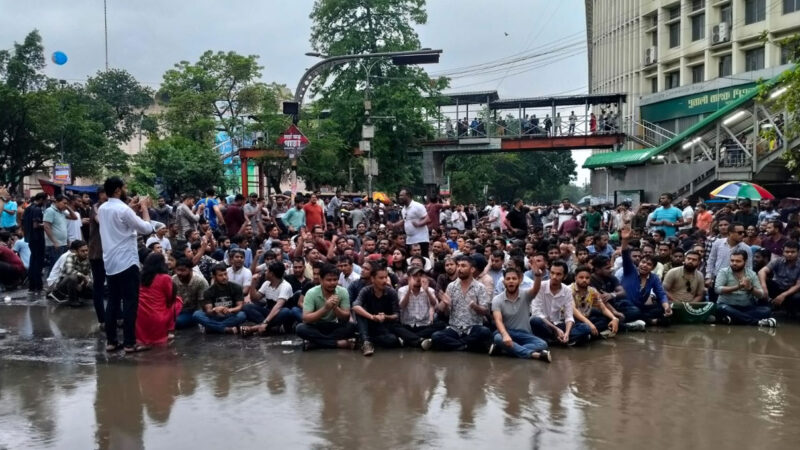 ক্ষমতার মসনদ থেকে কীভাবে টেনে নামাতে হয় ছাত্রদল জানে