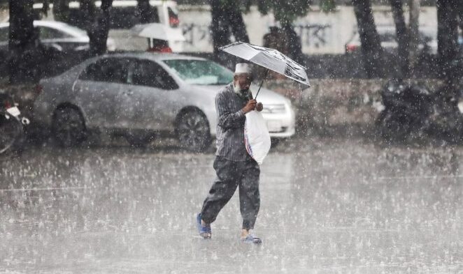 ঝরবে বৃষ্টি, তবুও বাড়বে দিনের তাপমাত্রা