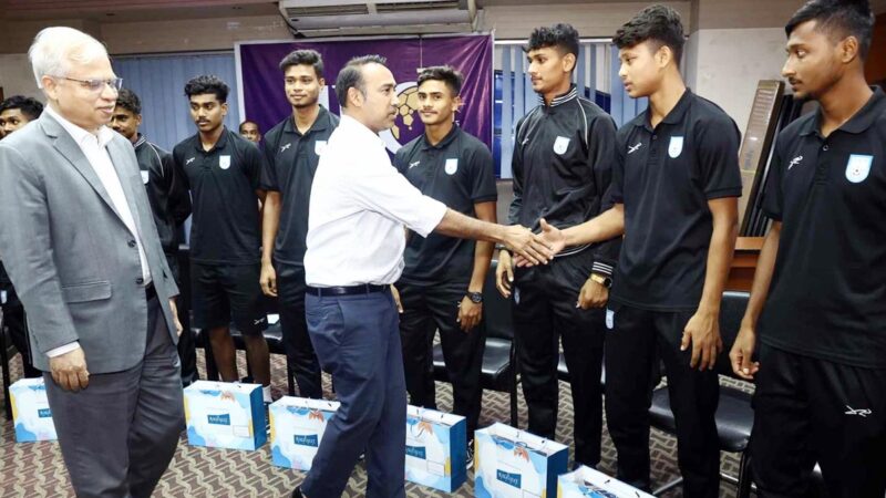 পুরস্কার পেলেন ফয়সালরা, খোঁজ নেই সাবিনাদের দেড় কোটির