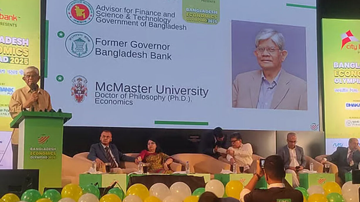 অনেকে সমালোচনা করেন অথর্ব বলেন এটা ভালো ইম্প্রেশন দেয় না