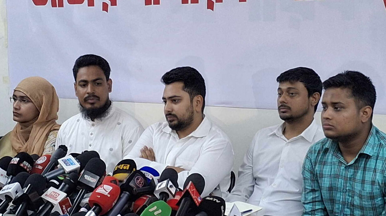 উপদেষ্টা আসিফ ও মাহফুজের সঙ্গে এনসিপির কোনো সম্পর্ক নেই : নাহিদ