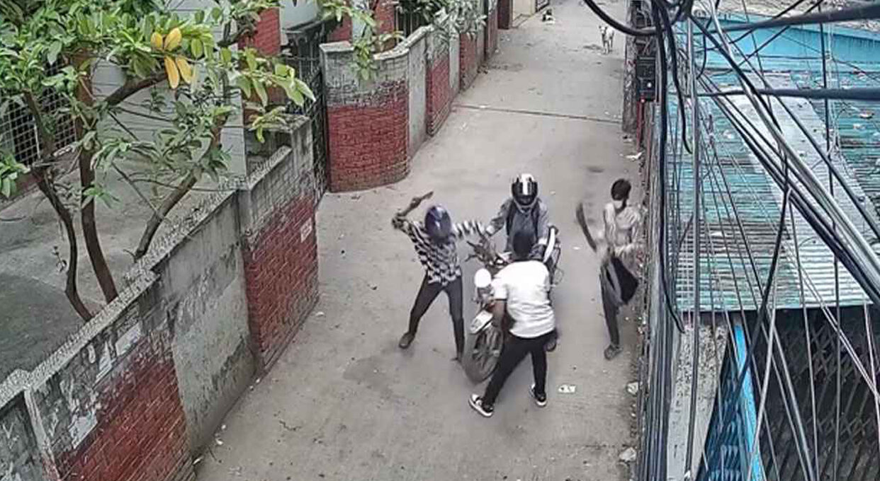 দিন-দুপুরে মগবাজারে দুর্ধর্ষ ছিনতাইয়ের ঘটনায় মামলা