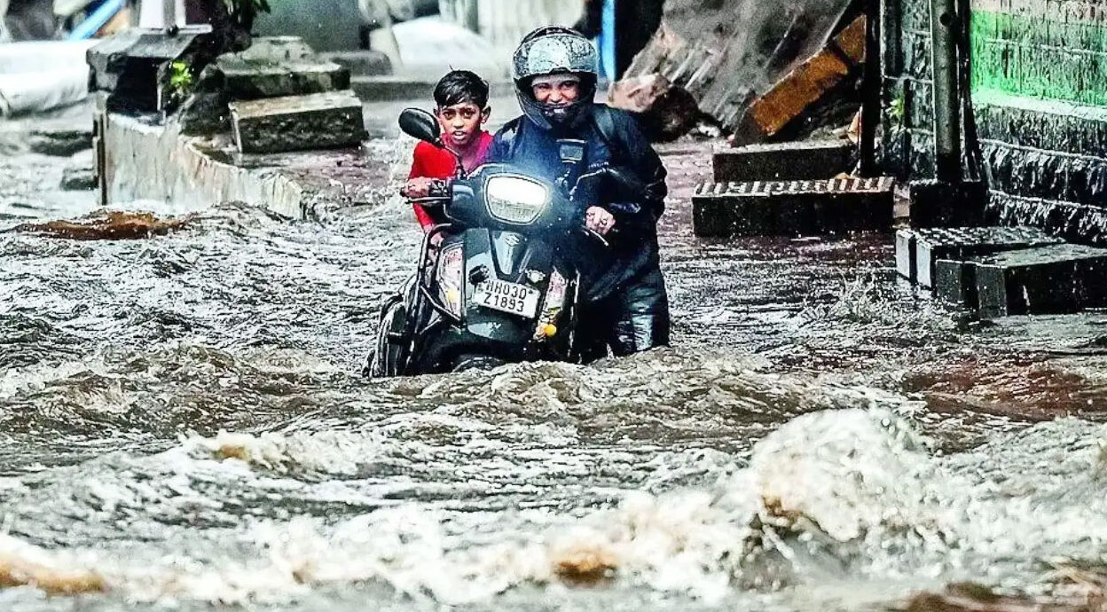 মে মাসে ১০০ বছরের রেকর্ডভাঙা বৃষ্টি দেখেছে মুম্বাই