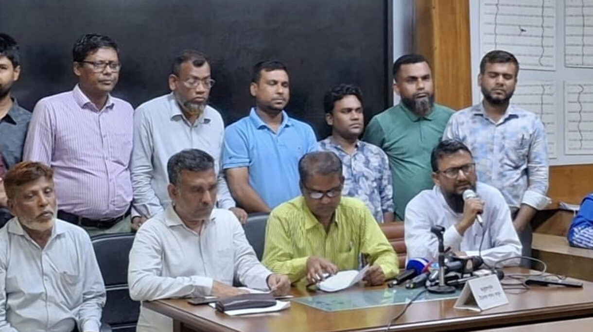 প্রধান উপদেষ্টা ফিরলে ভালো খবর পাওয়ার আশায় সচিবালয়ের কর্মচারীরা