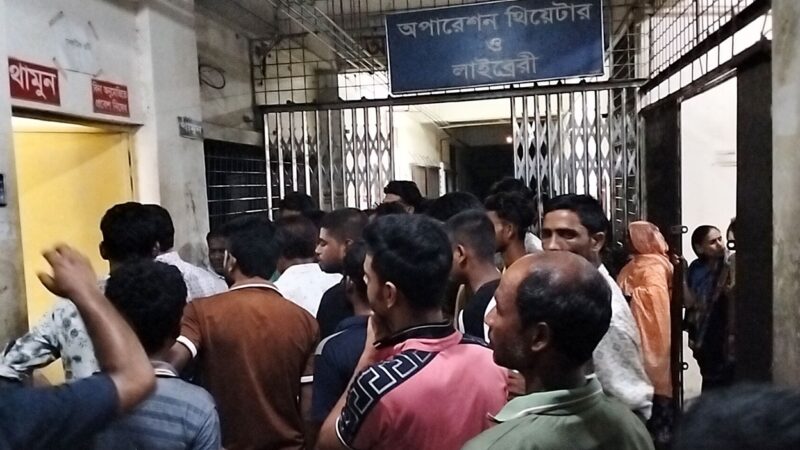 পরকীয়ায় ক্ষিপ্ত হয়ে গলায় ছুরিকাঘাত, বাঁচানো গেল না স্ত্রীকে
