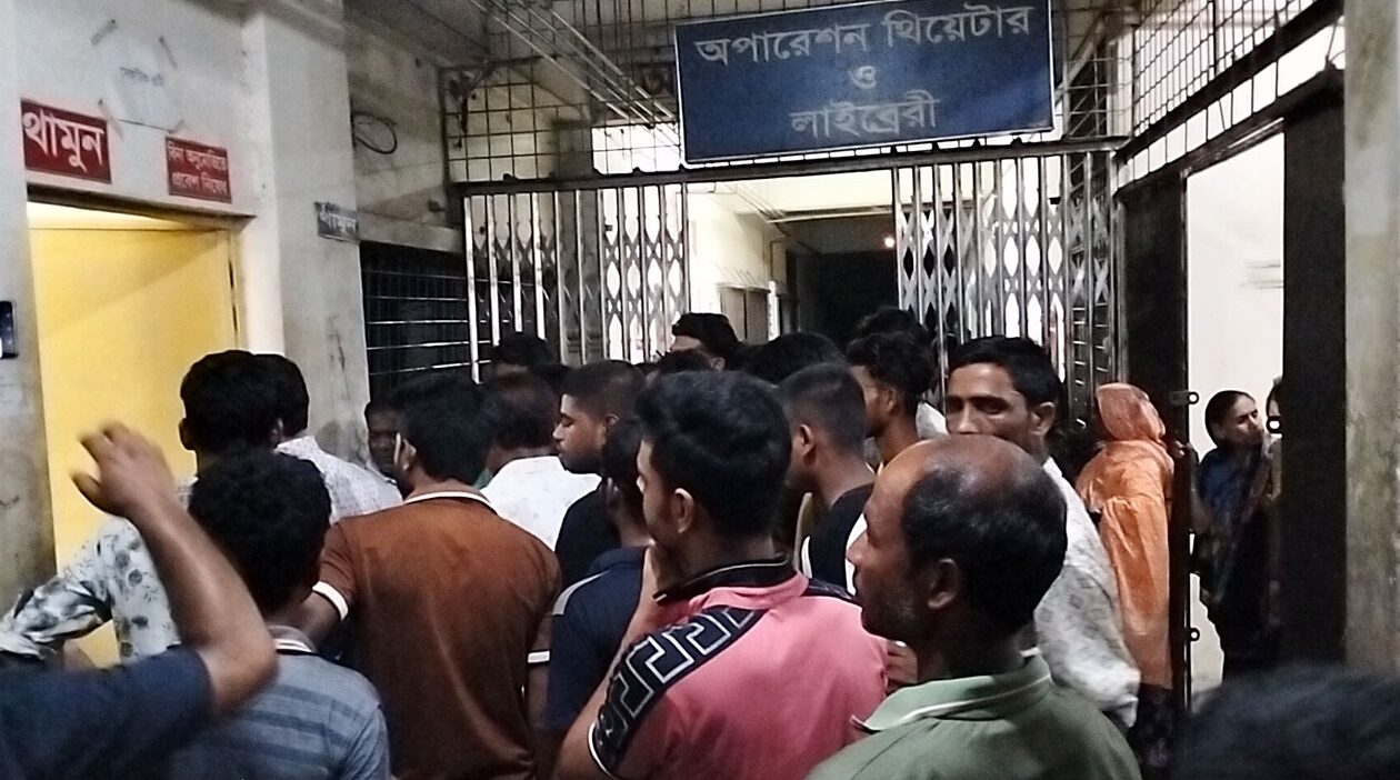 পরকীয়ায় ক্ষিপ্ত হয়ে গলায় ছুরিকাঘাত, বাঁচানো গেল না স্ত্রীকে