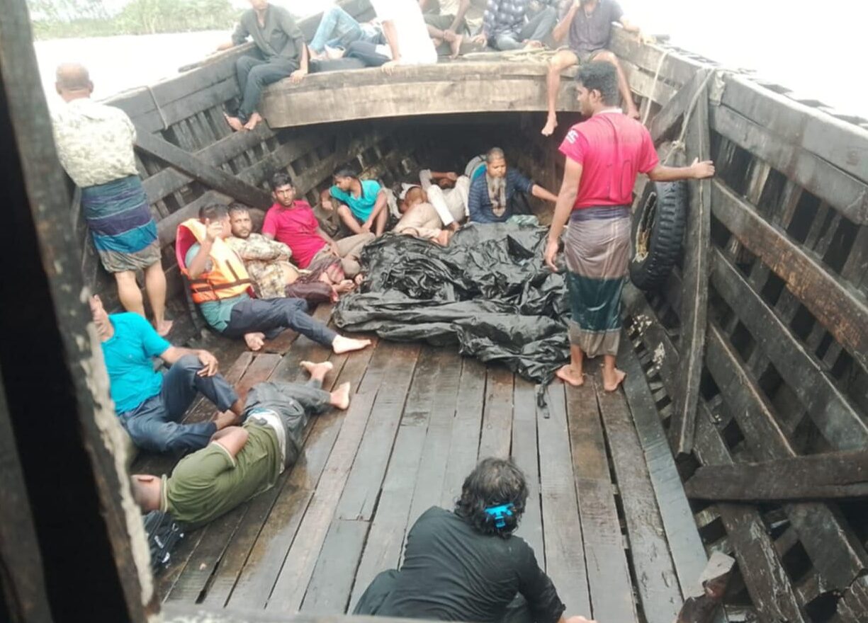মেঘনা নদীতে ৩৯ যাত্রী নিয়ে ট্রলার ডুবি