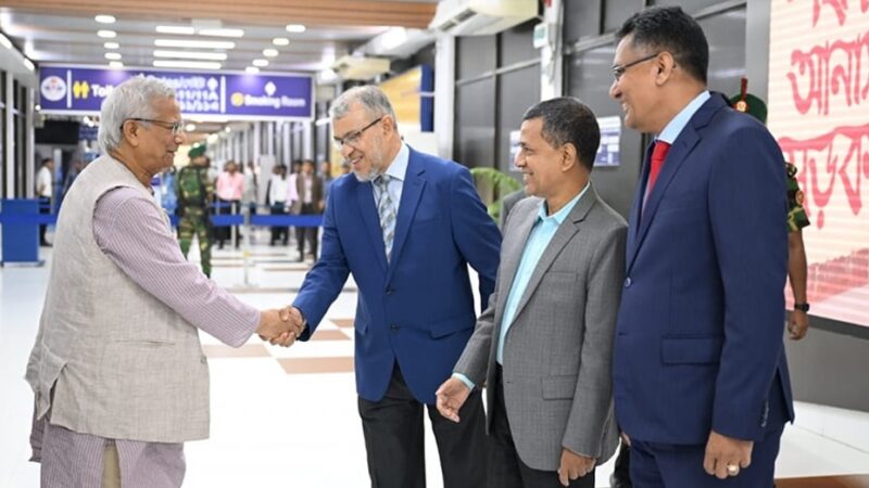 জাপান সফর শেষে দেশে ফিরলেন প্রধান উপদেষ্টা