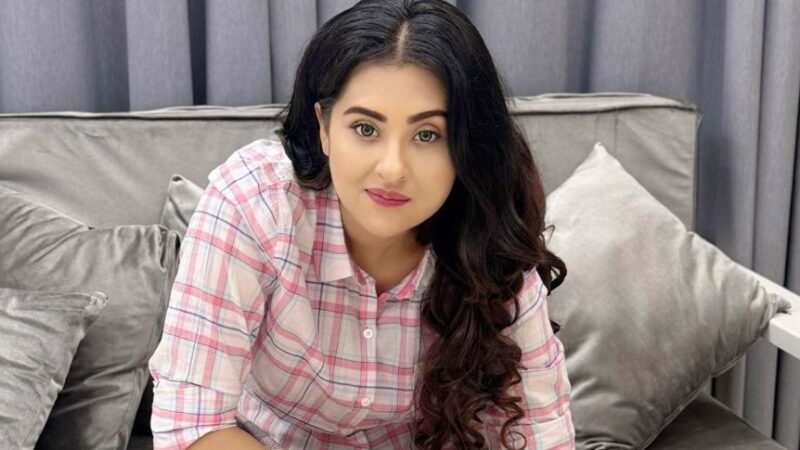 ভবিষ্যতে কার কাছে থাকতে চান বুবলী?