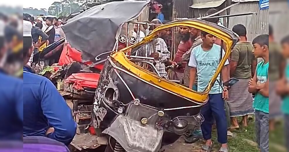 ফরিদপুরে মাহেন্দ্র-বাস মুখোমুখি সংঘর্ষ, নিহত বেড়ে ৫