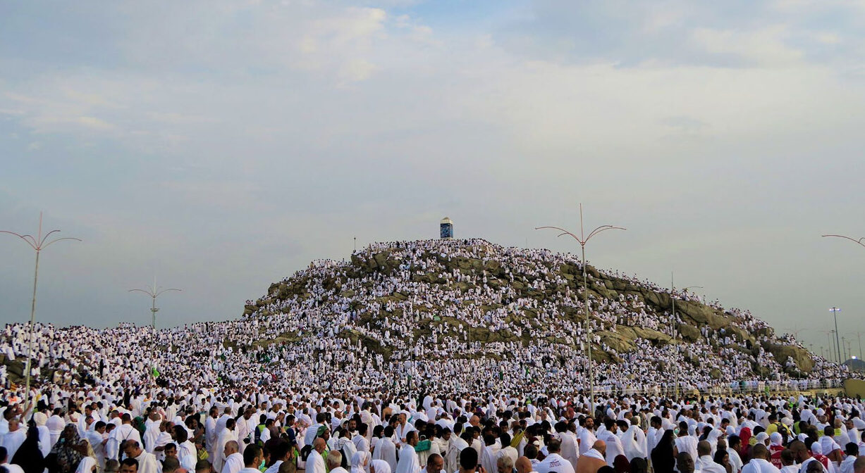 লাব্বাইক ধ্বনিতে মুখরিত আরাফা