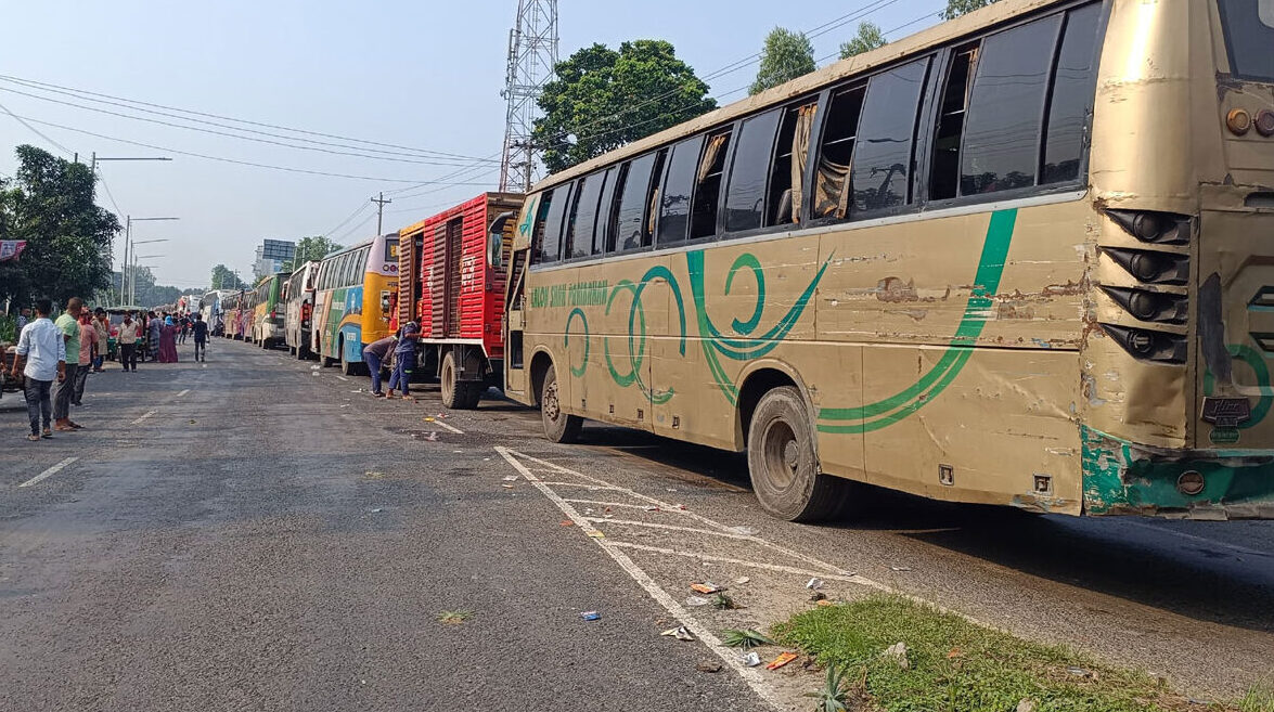 পাটুরিয়ায় ফেরি সংকট, যানবাহনের দীর্ঘ সারি