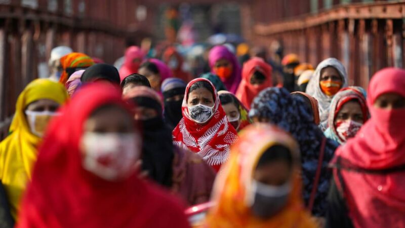 করোনা নিয়ে সতর্কবার্তা : জনসমাগমে মাস্ক পরার নির্দেশনা
