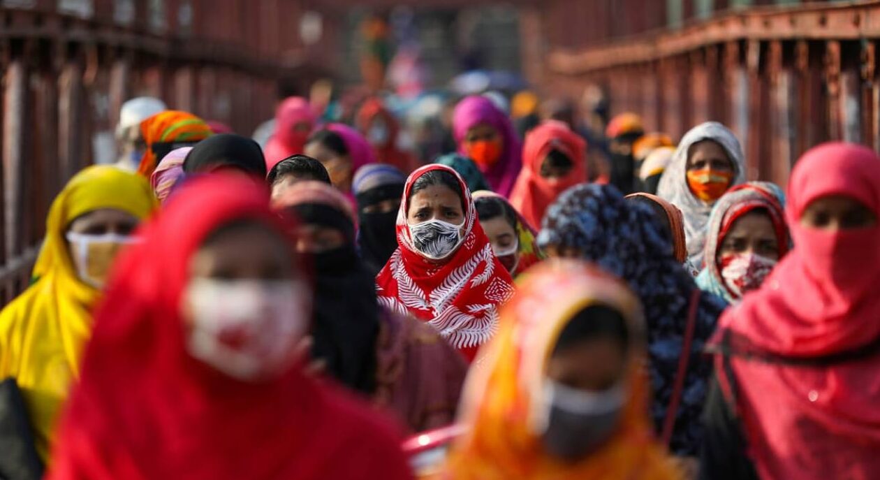 করোনা নিয়ে সতর্কবার্তা : জনসমাগমে মাস্ক পরার নির্দেশনা