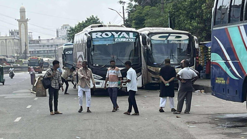 রাজধানীতে ফিরতি স্রোত, বাড়ছে মানুষ বাড়ছে কর্মব্যস্ততা
