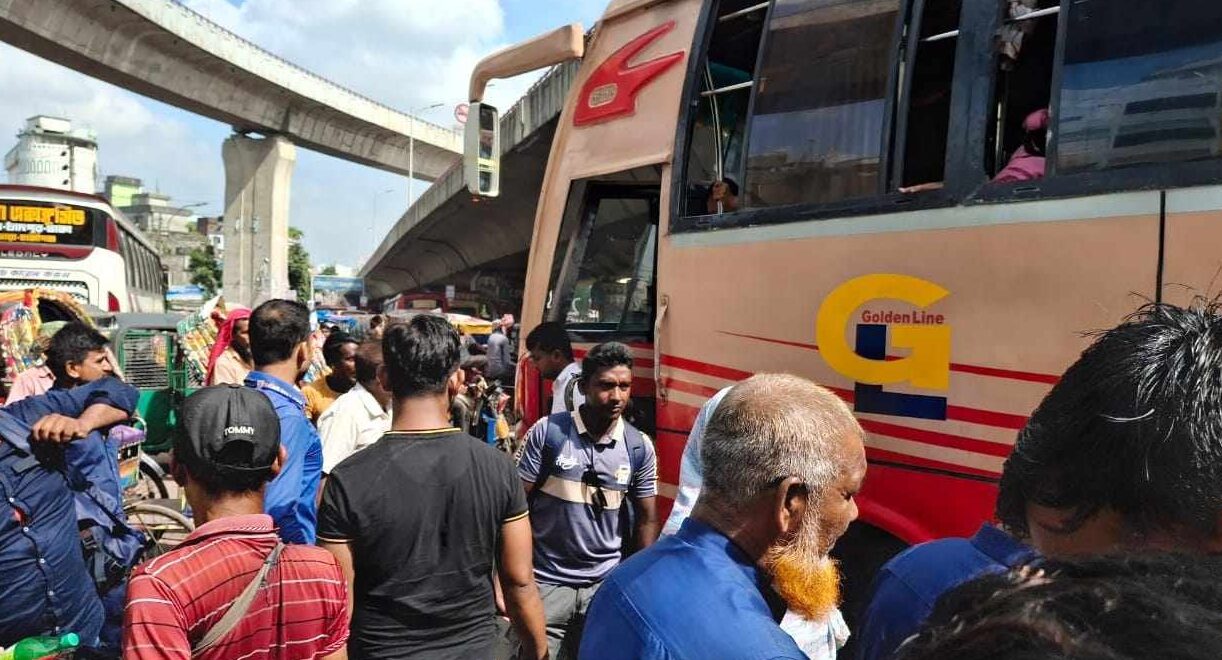 ঈদ শেষে স্বস্তিতেই ঢাকায় ফিরছেন মানুষ