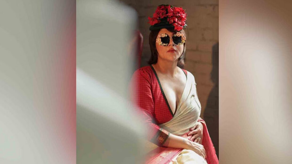 ‘তিনি যেভাবে তাকান তাতে আমি গলে জল হয়ে যাই’