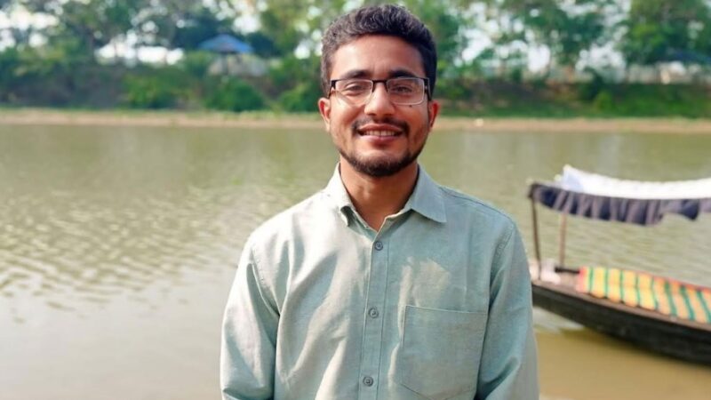 বাস-ট্রাকের ধাক্কা, ইঞ্জিন কাভারে বসা ইবি শিক্ষার্থী নিহত