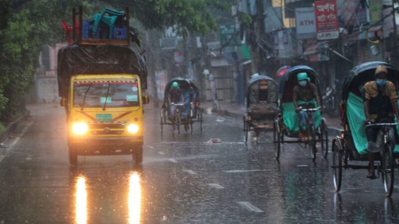ভারী বৃষ্টির আভাস, কমবে তাপমাত্রা