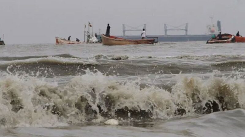 অতি ভারী বৃষ্টির আভাস, সমুদ্র বন্দরে সতর্ক সংকেত