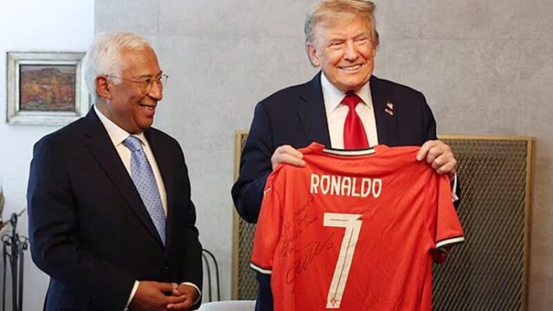 ট্রাম্পকে বিশেষ বার্তা সংবলিত জার্সি উপহার রোনালদোর
