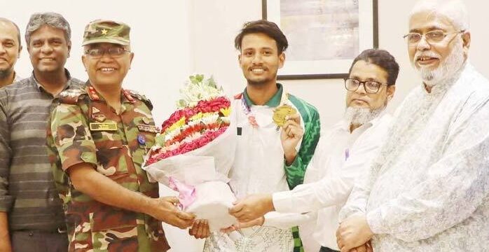 দেশে ফিরলেন স্বর্ণজয়ী আরচার আলিফ