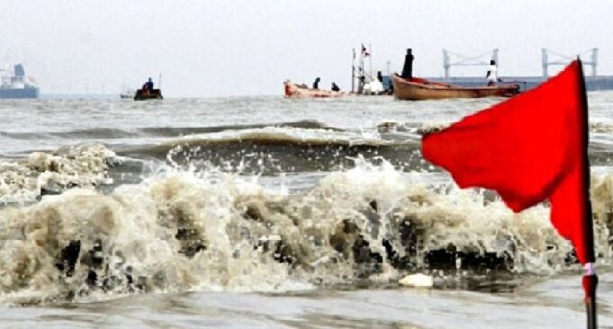 সমুদ্রবন্দরে ৩ নম্বর সতর্ক সংকেত