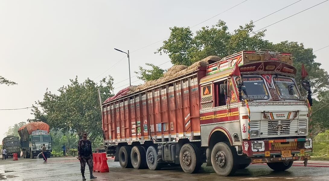 ভোমরা স্থলবন্দরে রপ্তানি বেড়েছে ১০ শতাংশ, রাজস্ব আয় ৯২ কোটি টাকা বেশি