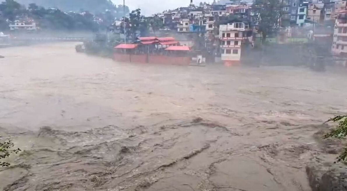 হিমাচলে টানা বৃষ্টির সঙ্গে ভয়াবহ বন্যা-ভূমিধস, নিহত অন্তত ৬৩
