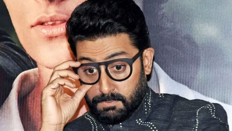হোটেলে হাঁটছিলাম, কেউ আমার দিকে ঘুরেও তাকাল না : অভিষেক