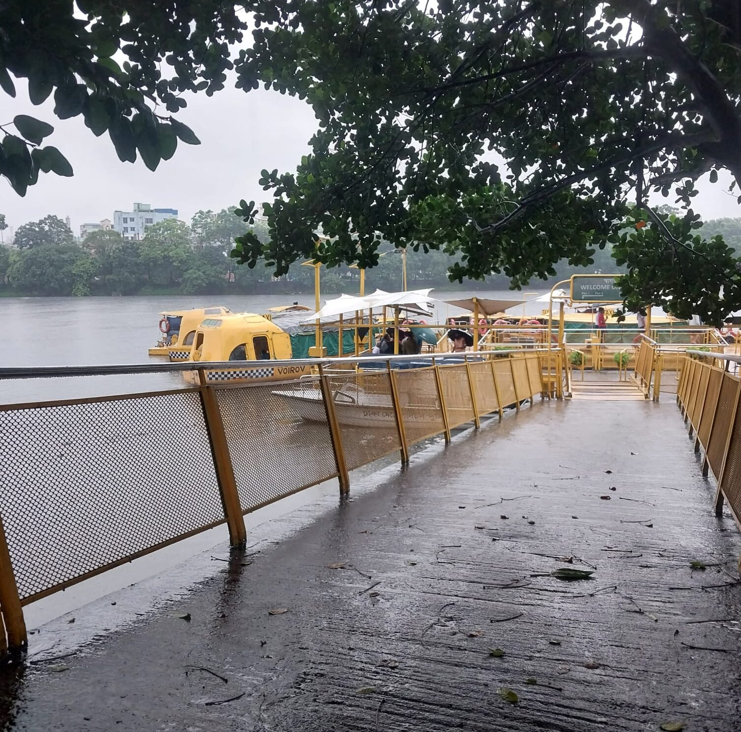ঘোষণা ছাড়াই বন্ধ ছিলো ওয়াটার বাস সার্ভিস, বকেয়া পরিশোধের পর চালুর অনুমতি রাজউকের