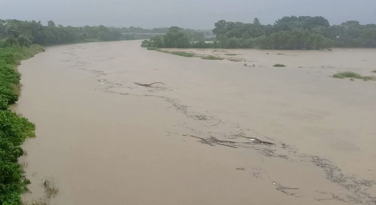 বাড়ছে গোমতী নদীর পানি, কুমিল্লায় বন্যার শঙ্কা