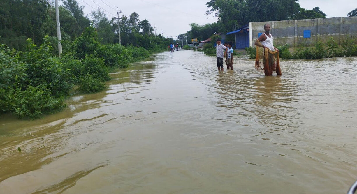 ফেনীতে বন্যাকবলিত জনপদে একপাশে স্বস্তি, অন্যপাশে উদ্বেগ