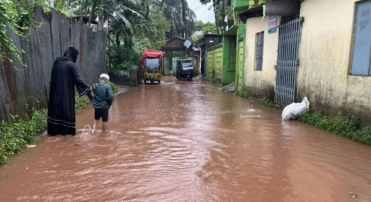 নোয়াখালীতে পানিবন্দি ৪২ হাজার পরিবার, ক্ষতিগ্রস্ত ২ লাখ মানুষ