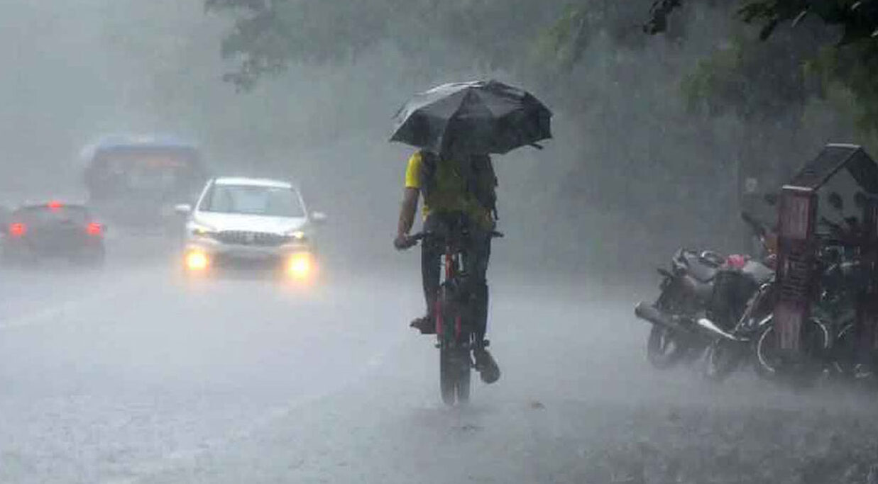 ৫ বিভাগে ভারী বর্ষণের আভাস, দেশজুড়ে বাড়বে গরমের অনুভূতি