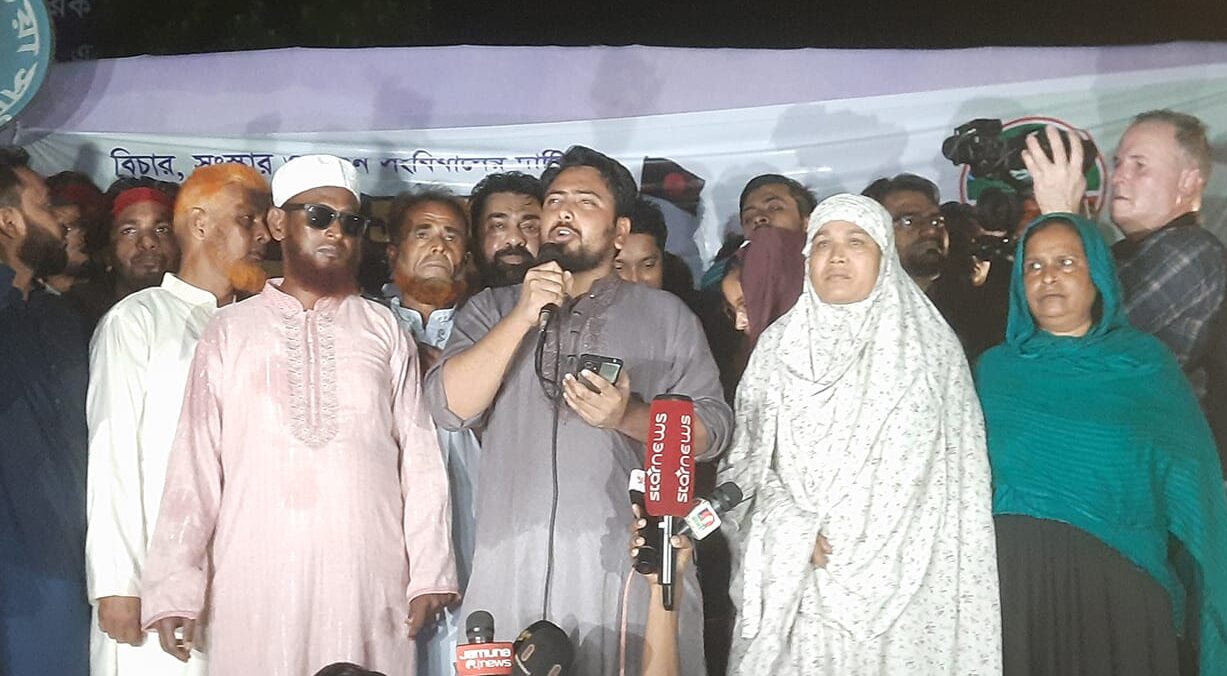 চাঁদাবাজদের কবল থেকে ব্যবসায়ীদের রক্ষা করব: নাহিদ ইসলাম