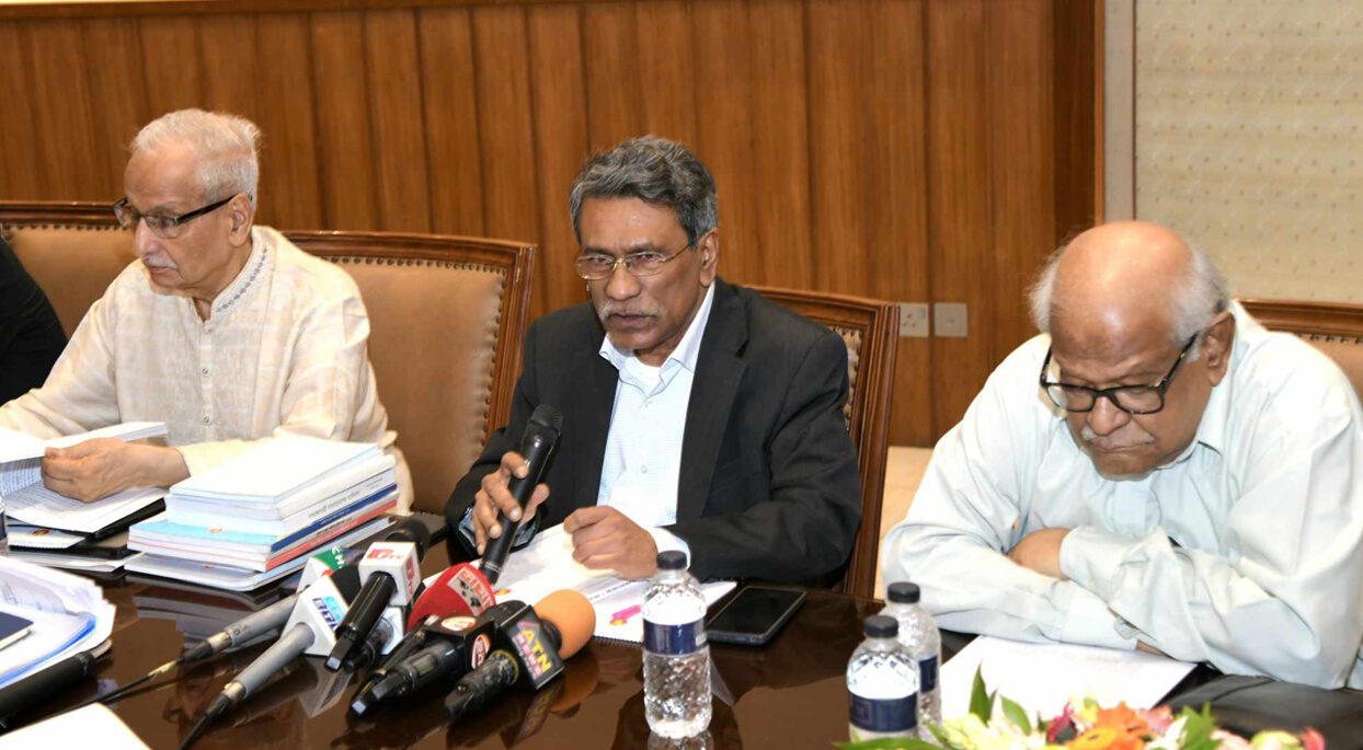 ৩০ জুলাইয়ের মধ্যে জাতীয় সনদে উপনীত হতে হবে : আলী রীয়াজ