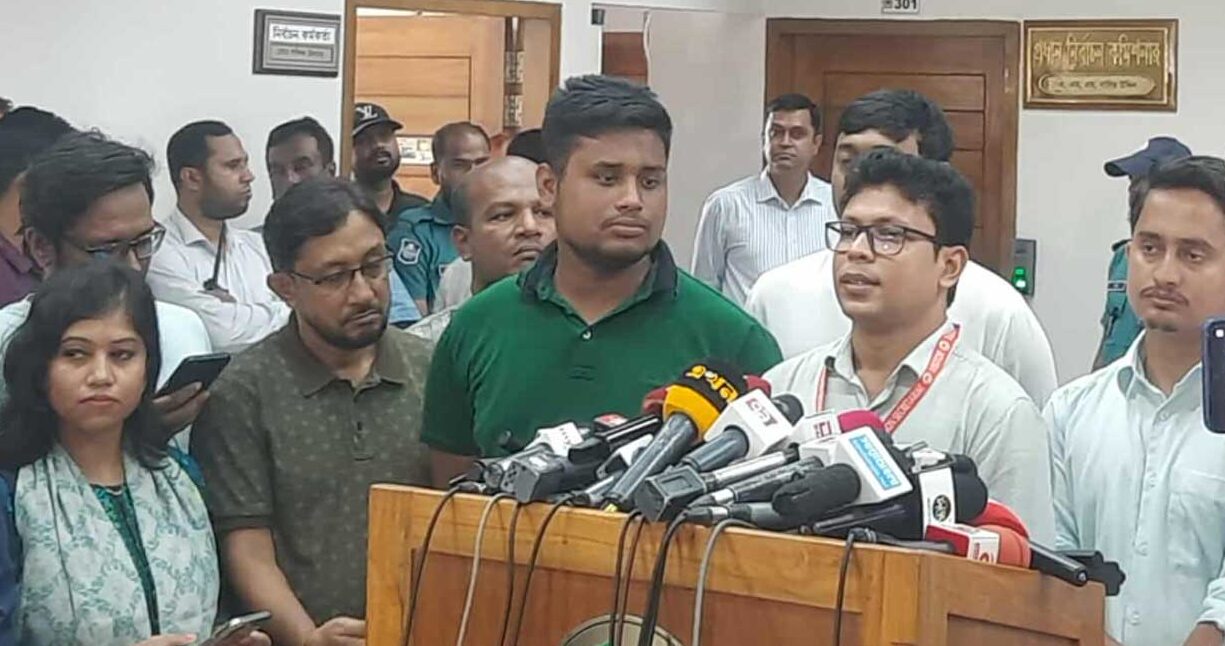 ইসির প্রতীক তালিকা থেকে নৌকা বাদ দিতে বললো এনসিপি