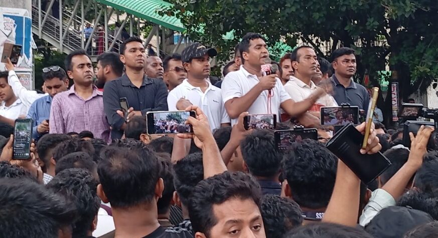 দেশে আইন-শৃঙ্খলার অবনতির প্রতিবাদে রাজধানীতে ছাত্রদলের বিক্ষোভ